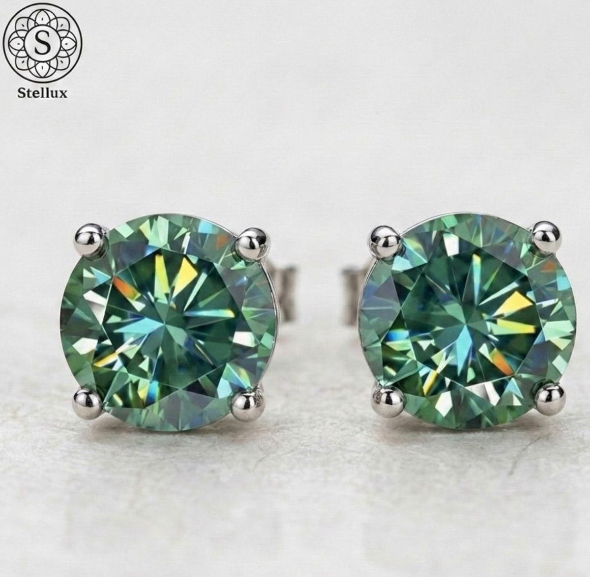 グリーンモアサナイト×シルバー925 スタッドピアス｜片耳0.5ct